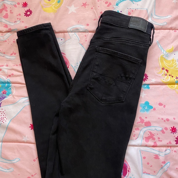 American Eagle skinniest fit in a super-high rise & soft
stretch denim.Sz4Long - Picture 4 of 10
